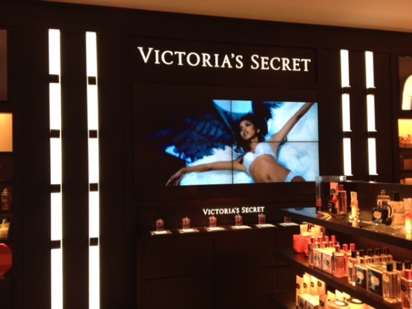 Victoria's Secret - Victoria's Secret Bra Size 12B on Designer